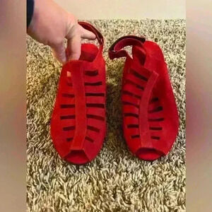 Woman’s red Abby Munro peep toe dress sandal size 9w sling back